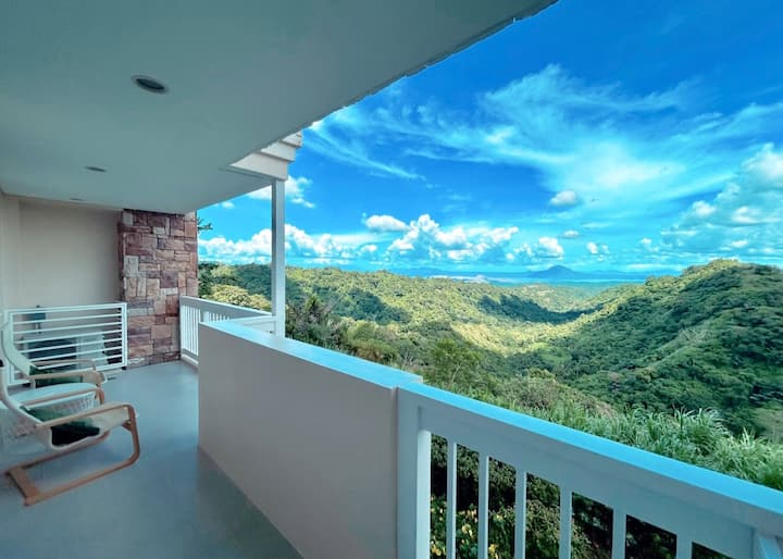 Taal View Twin Lakes Tagaytay w/ Free Jacuzzi Apartments for Rent