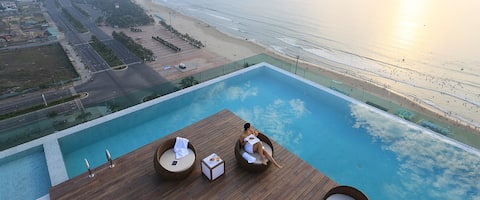 Beach Front 15F l Infinity Pool *Walk Beach*Center