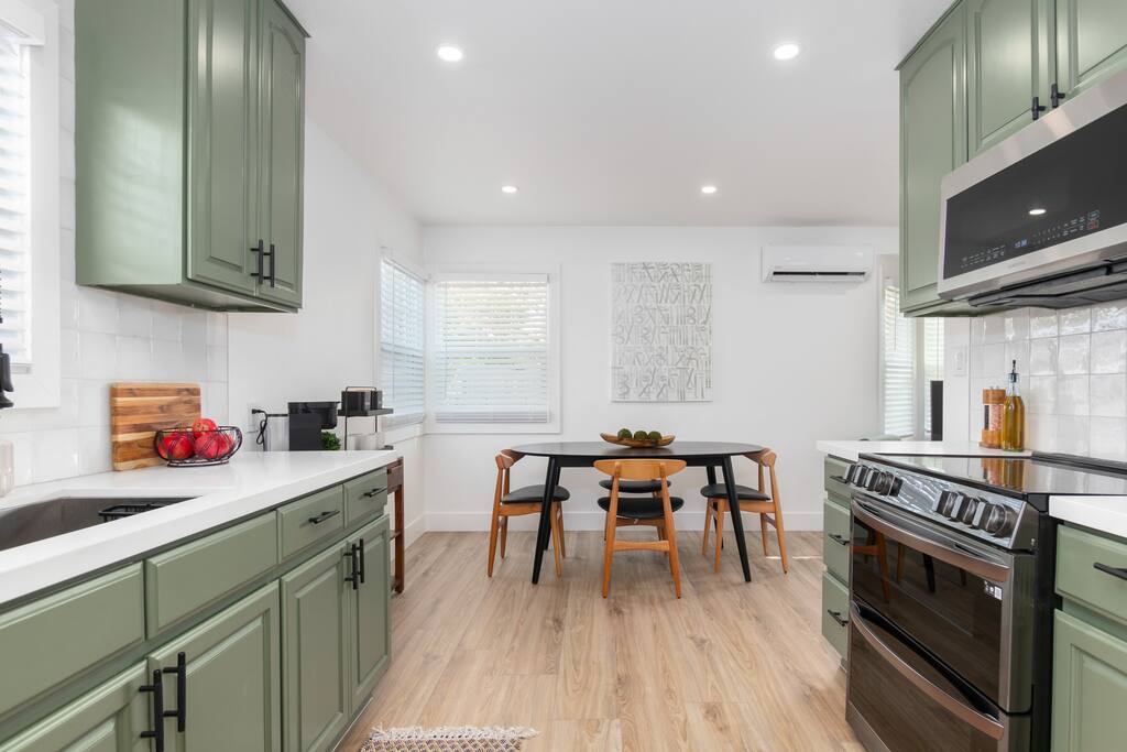 Luxury 1BR Retreat Near St. Joseph's & UOP