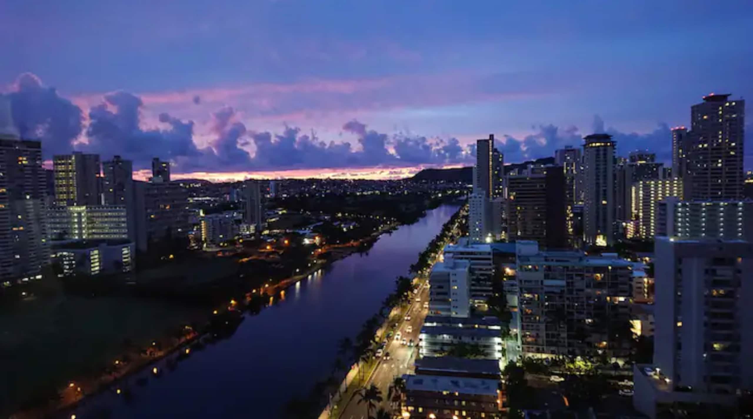 Condo in Honolulu · ★4.91 · 1 bedroom · 2 beds · 1 private bath - Image 37