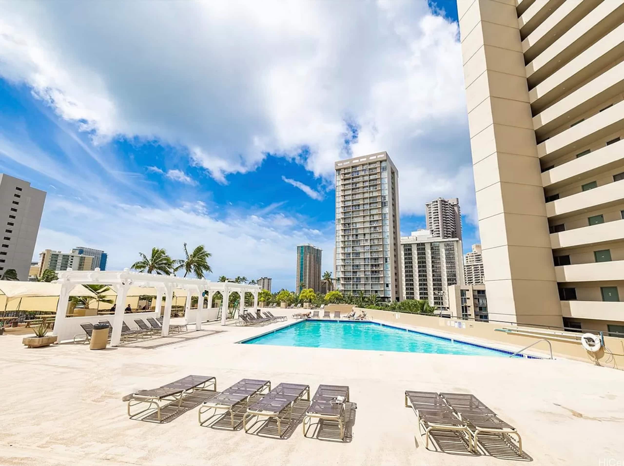 Condo in Honolulu · ★4.91 · 1 bedroom · 2 beds · 1 private bath - Image 19