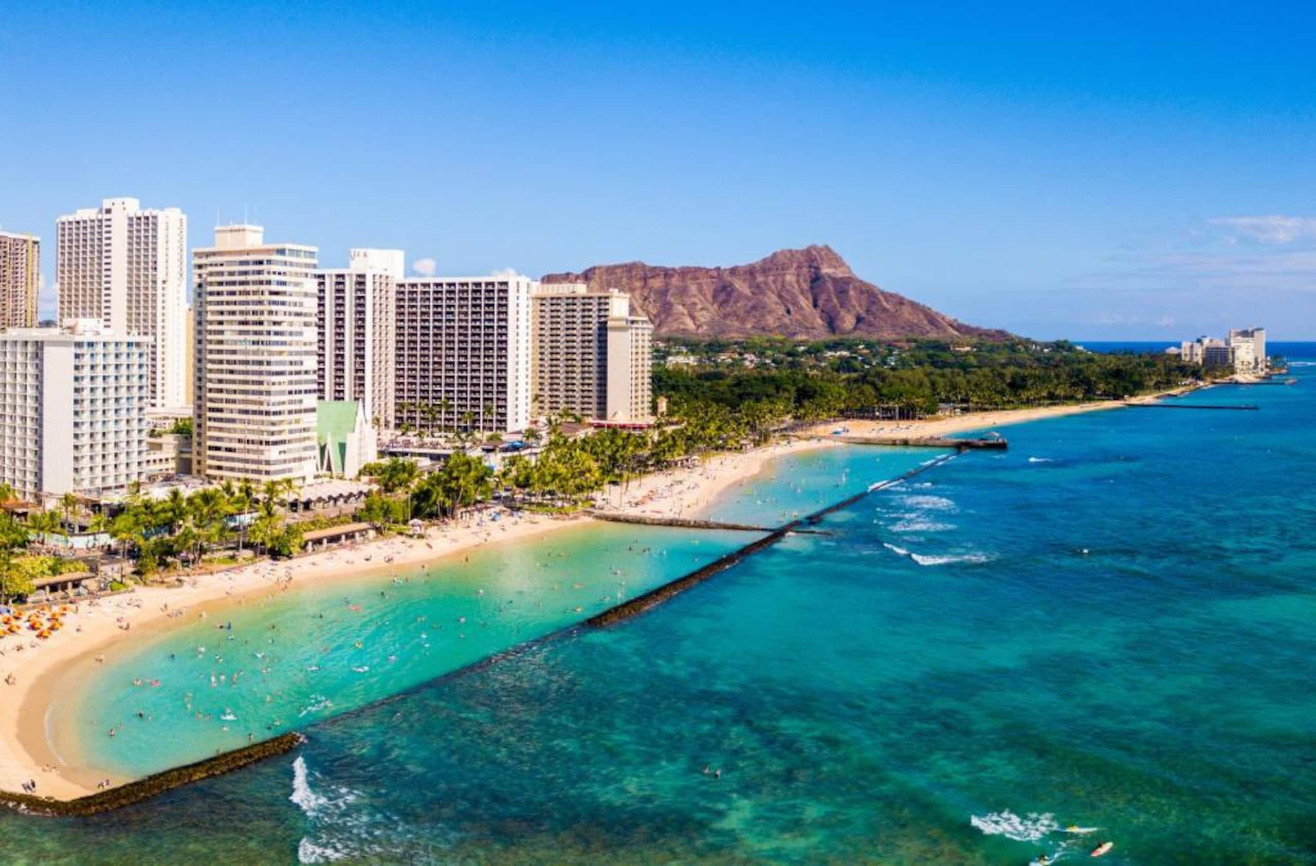 Condo in Honolulu · ★4.91 · 1 bedroom · 2 beds · 1 private bath - Image 33
