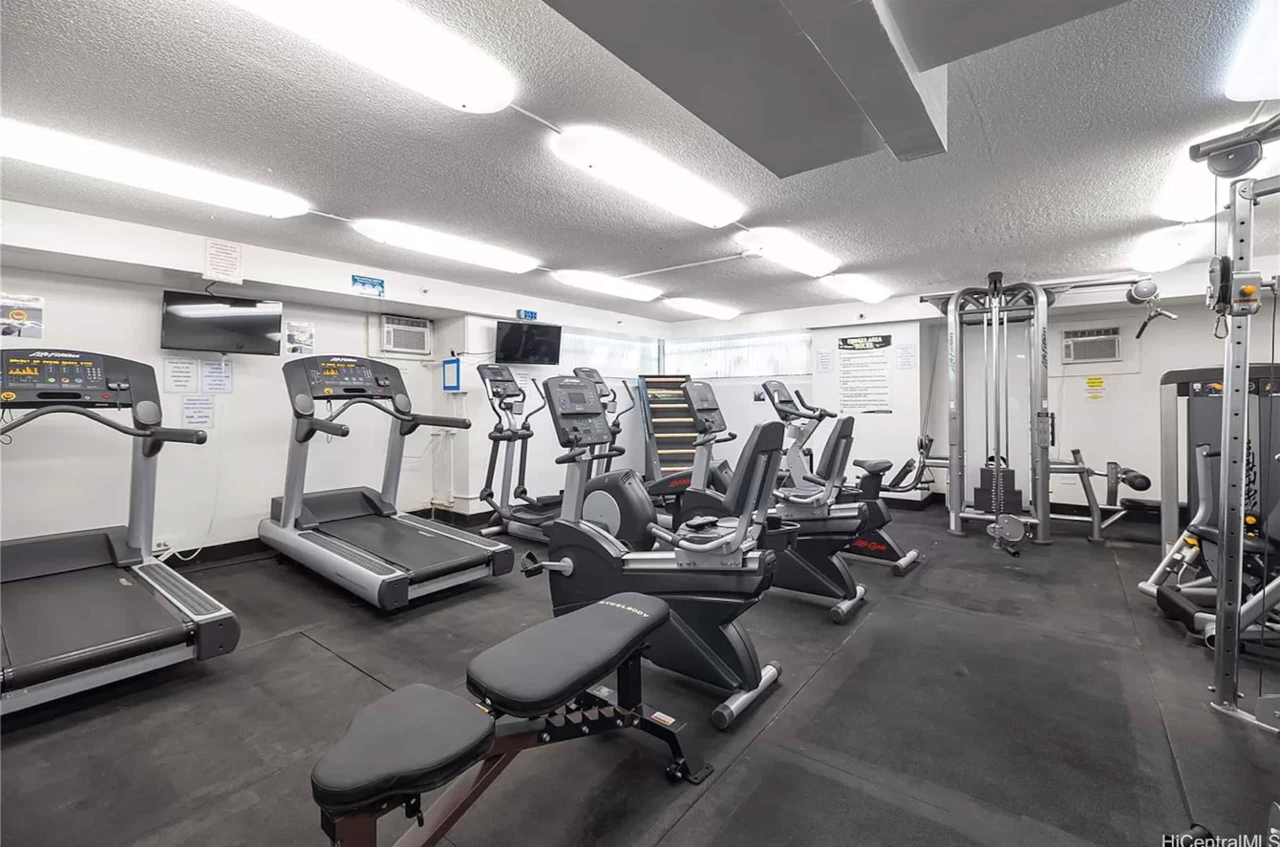 Condo in Honolulu · ★4.91 · 1 bedroom · 2 beds · 1 private bath - Image 9