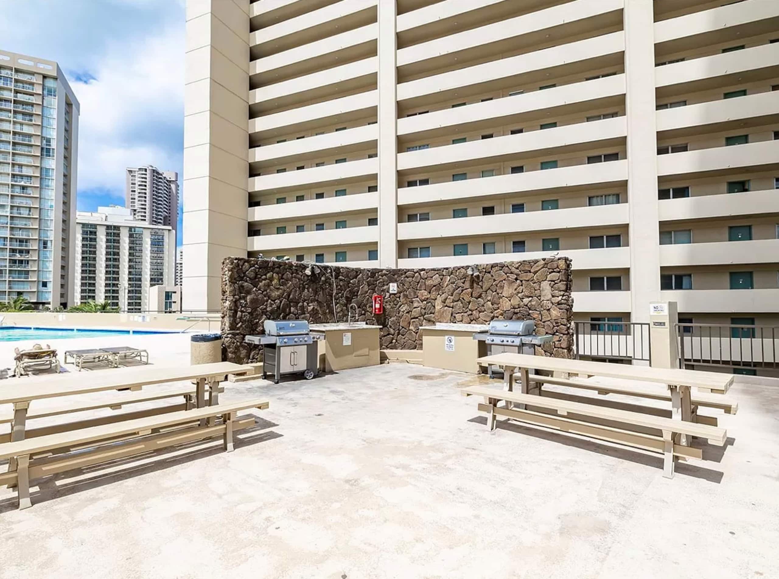 Condo in Honolulu · ★4.91 · 1 bedroom · 2 beds · 1 private bath - Image 27