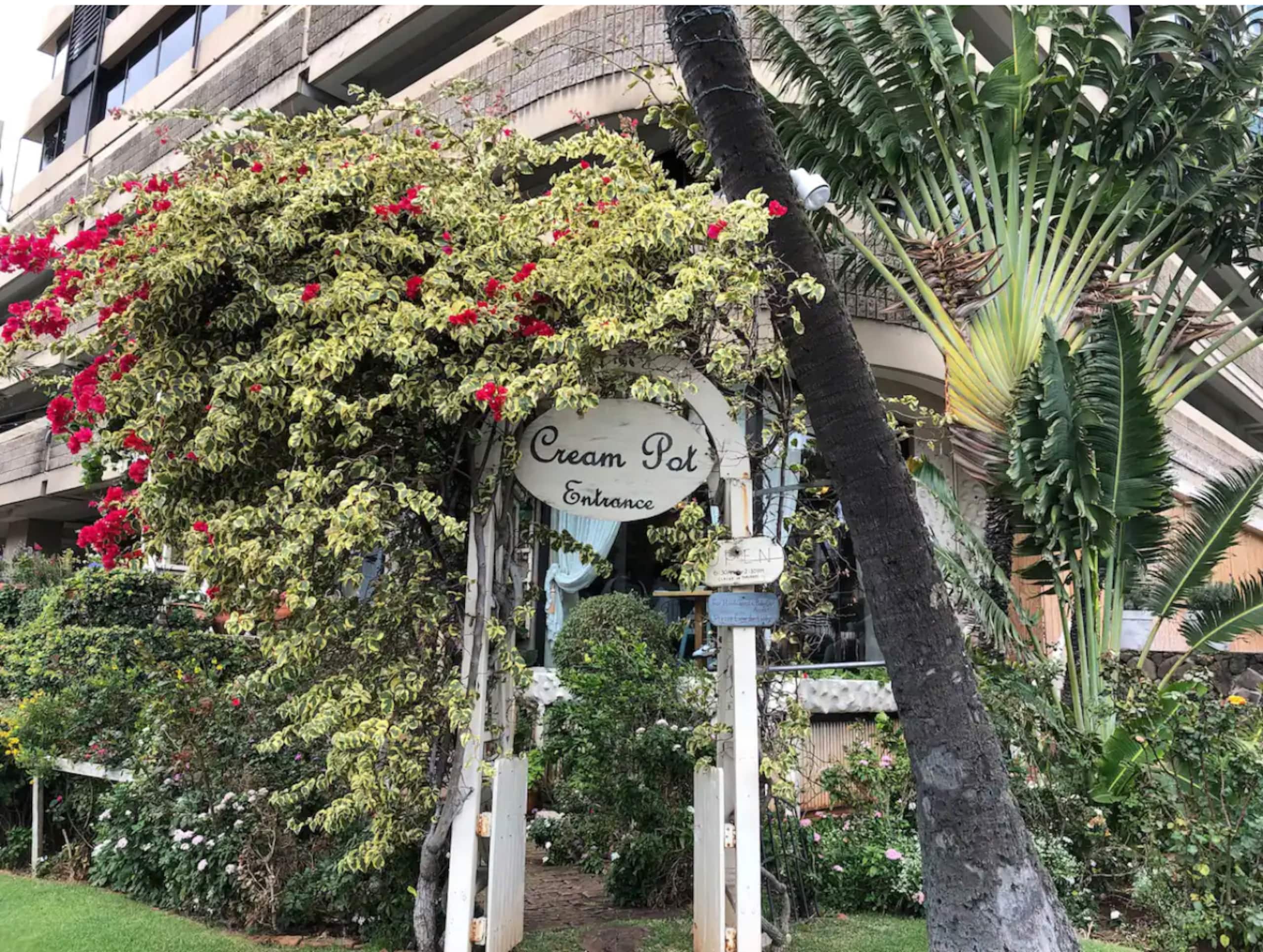 Condo in Honolulu · ★4.91 · 1 bedroom · 2 beds · 1 private bath - Image 29