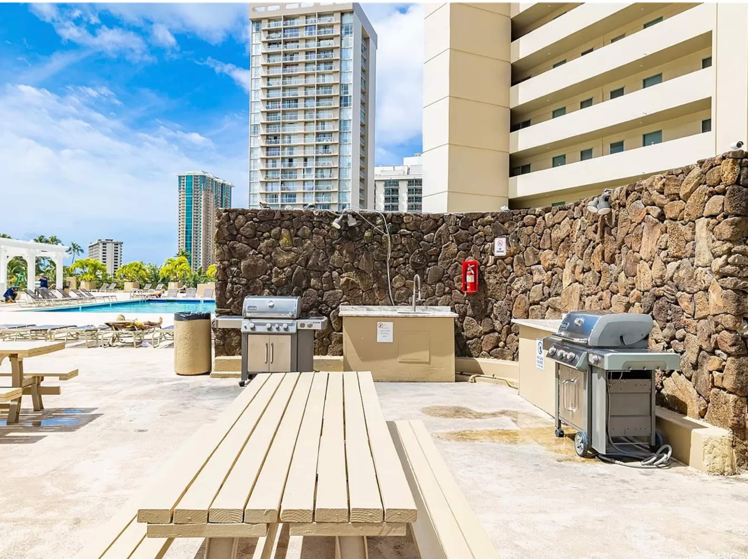 Condo in Honolulu · ★4.91 · 1 bedroom · 2 beds · 1 private bath - Image 23