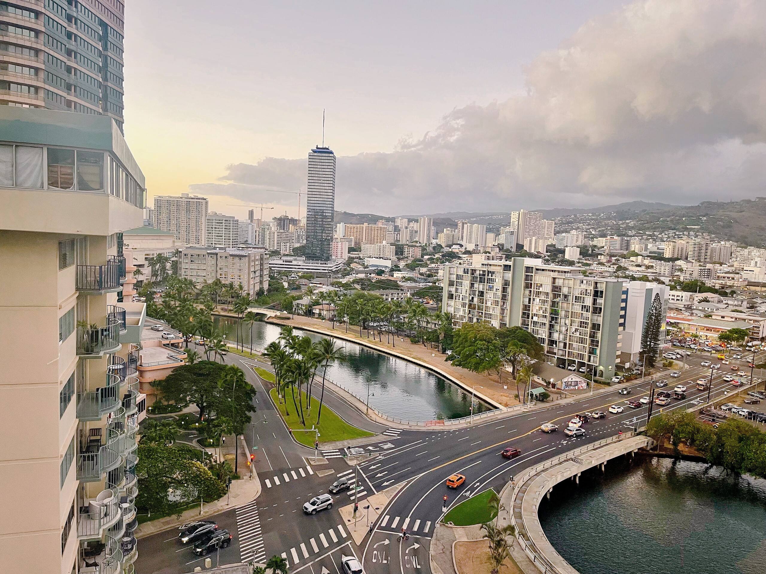 Condo in Honolulu · ★4.91 · 1 bedroom · 2 beds · 1 private bath - Image 25