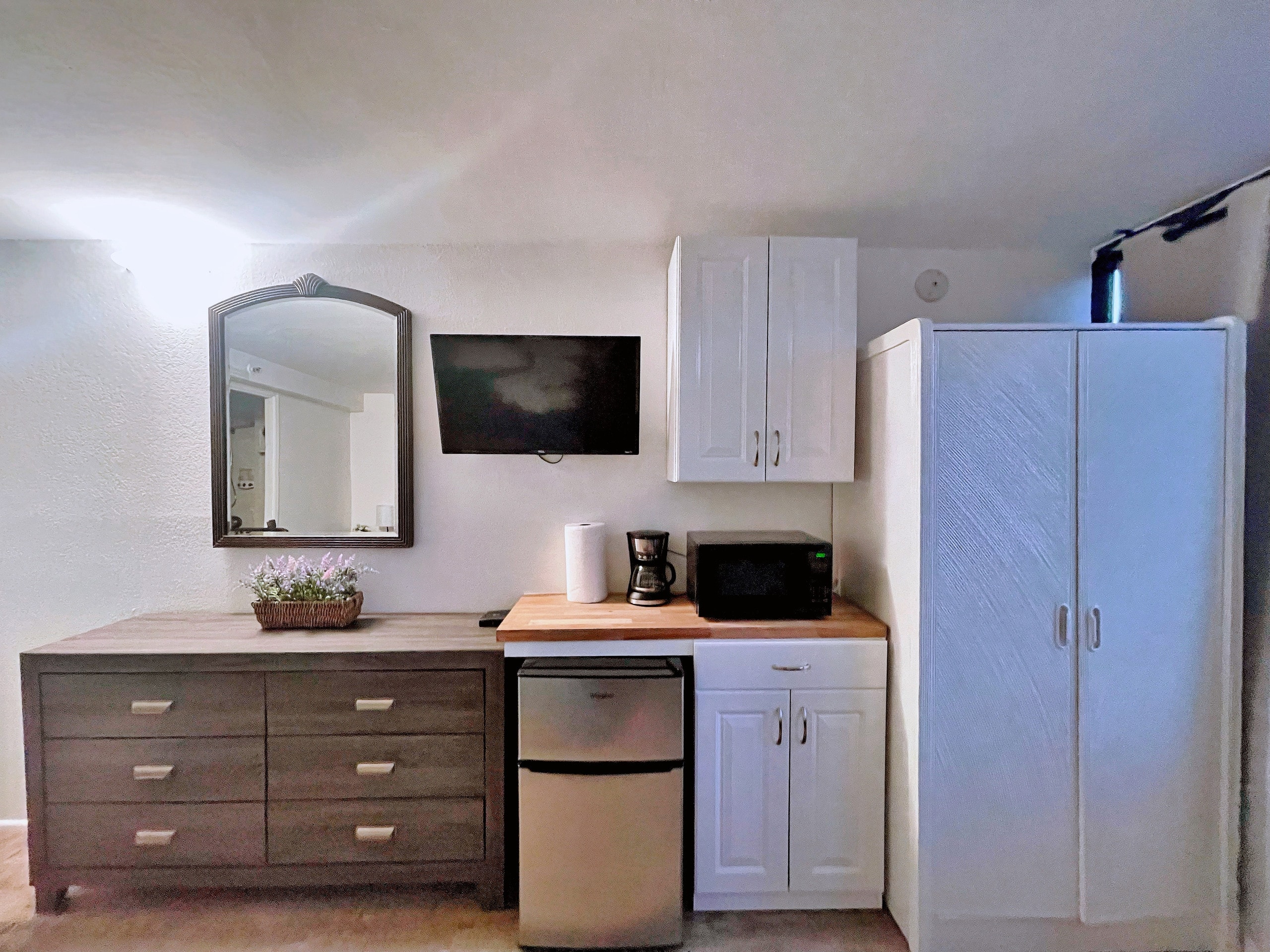 Condo in Honolulu · ★4.91 · 1 bedroom · 2 beds · 1 private bath - Image 3