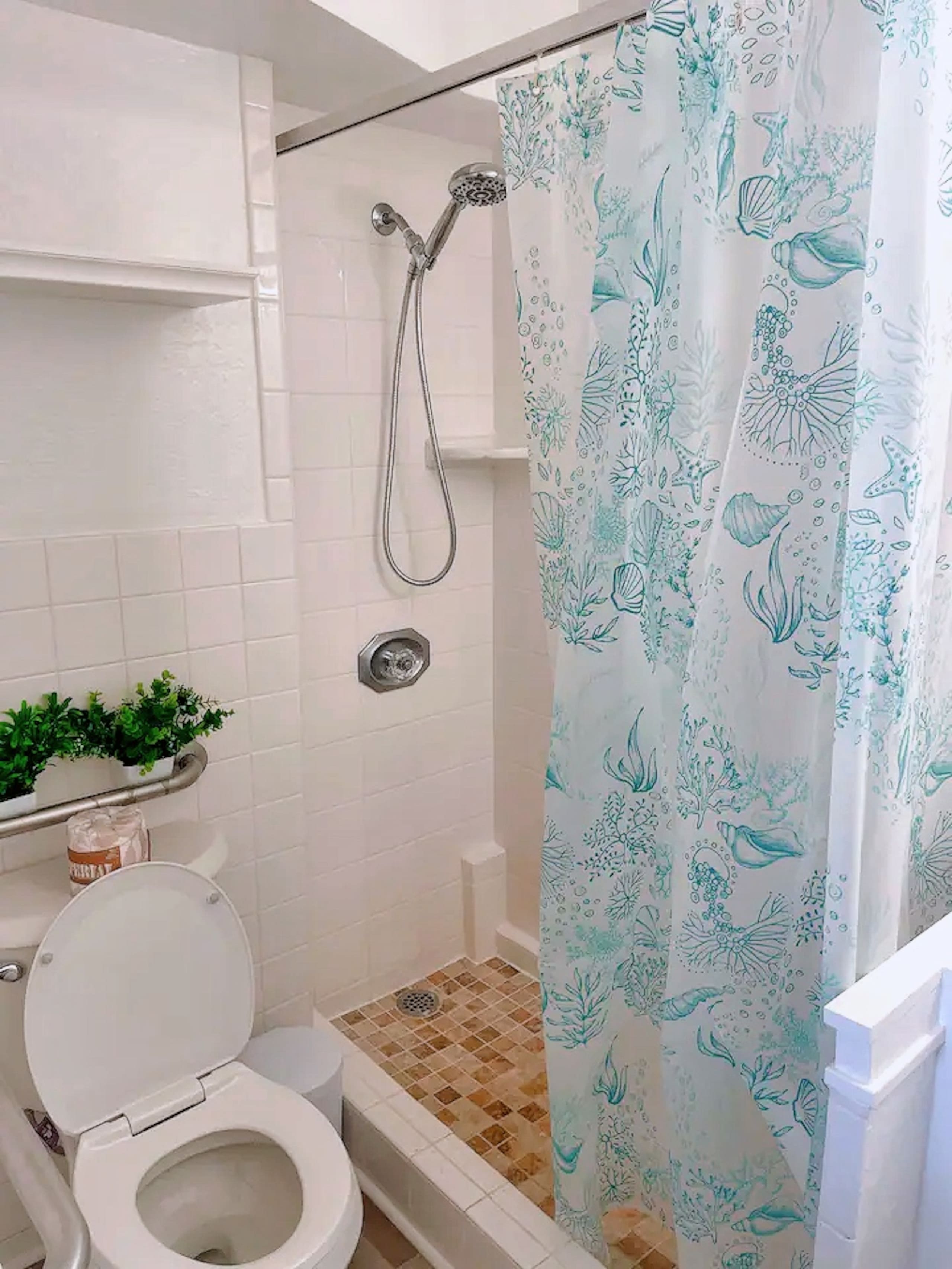 Condo in Honolulu · ★4.91 · 1 bedroom · 2 beds · 1 private bath - Image 6