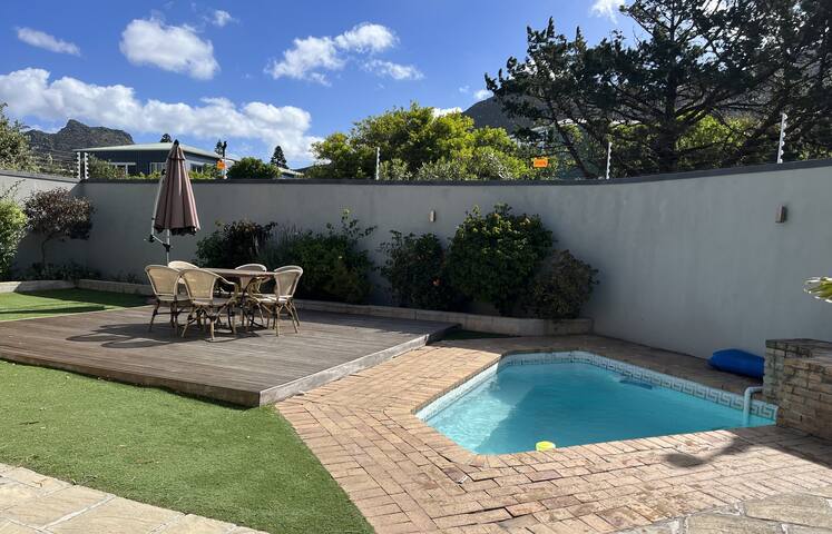 Quiet Family Home with pool gallery image 3