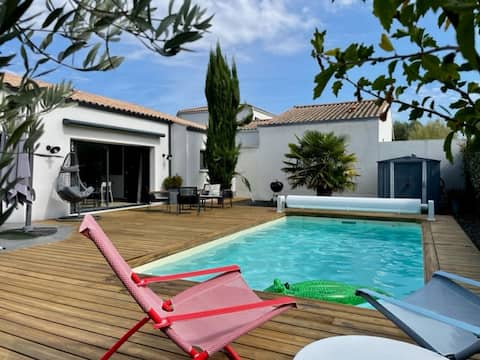 House between land and sea with heated pool