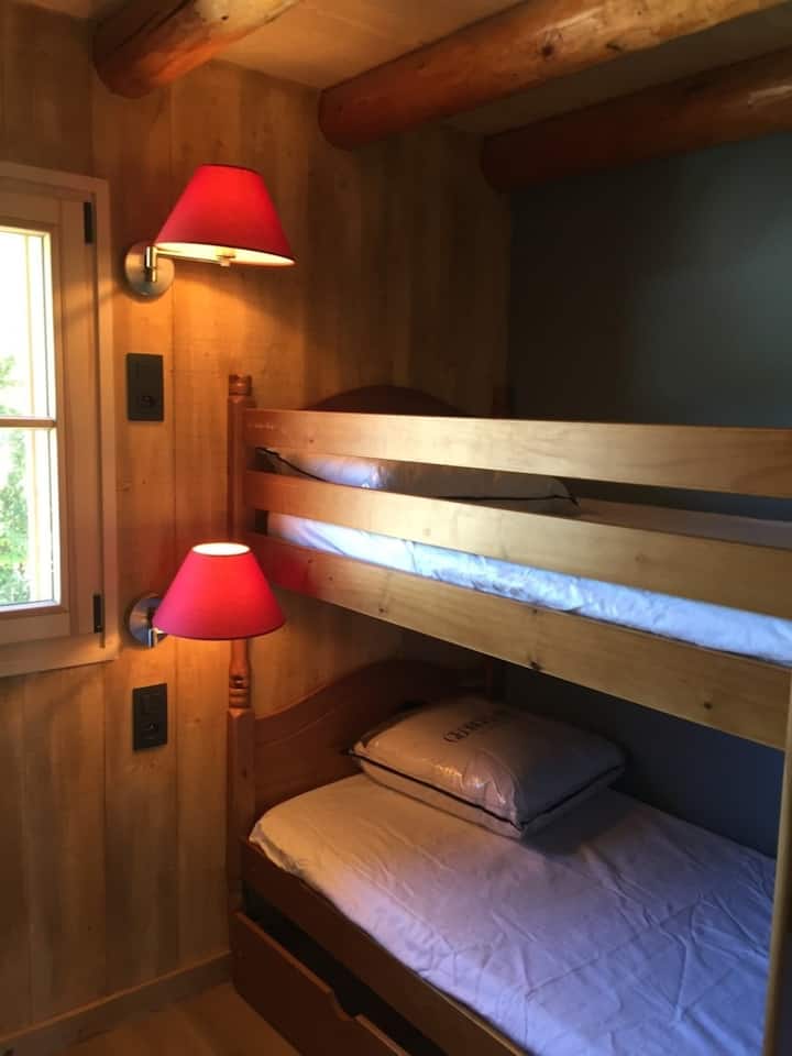 卧室2张双层床，共90张