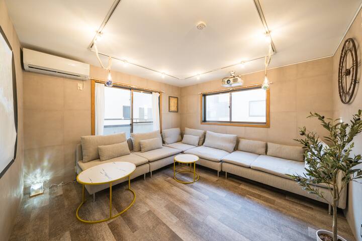 Shinjuku / 5 min walk from station ※ projector gallery image 2