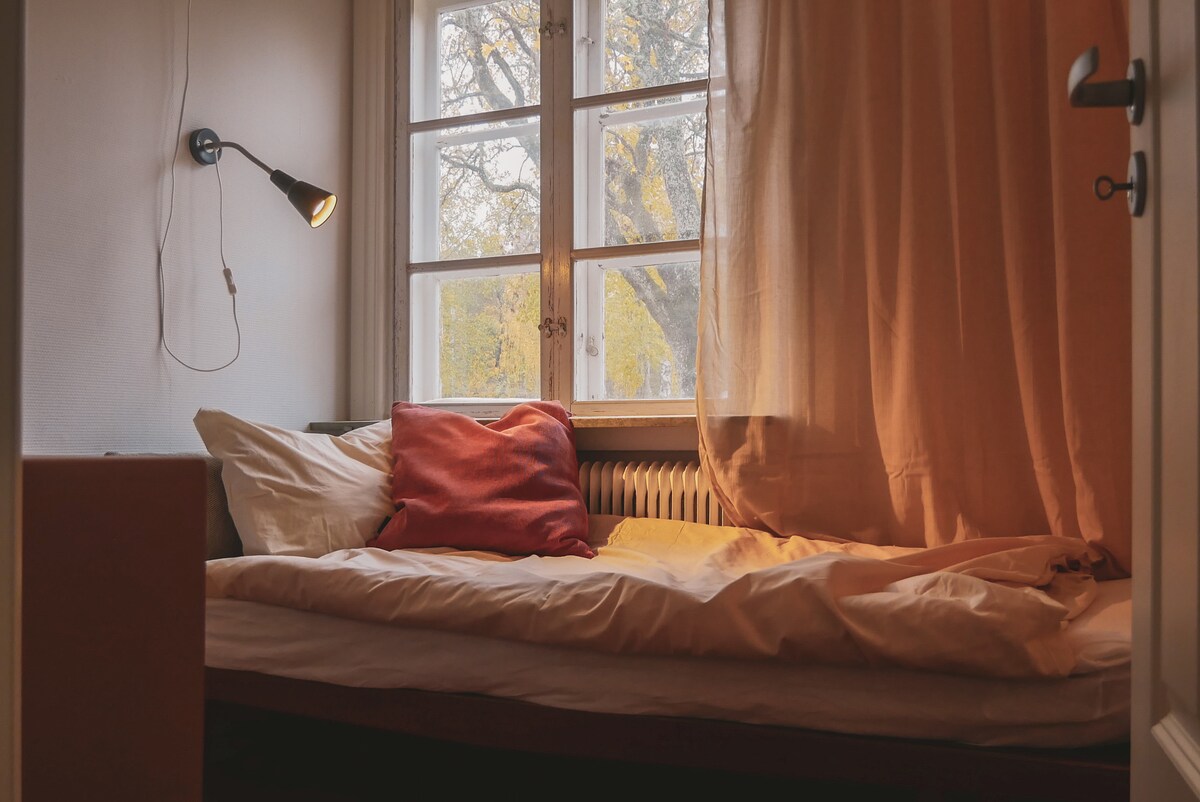 спална соба 2 со два единечни кревета