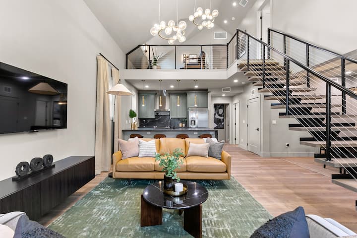 Designer 3BR 3BA + Lush Gazebo Steps to Riverwalk - Houses for Rent in ...