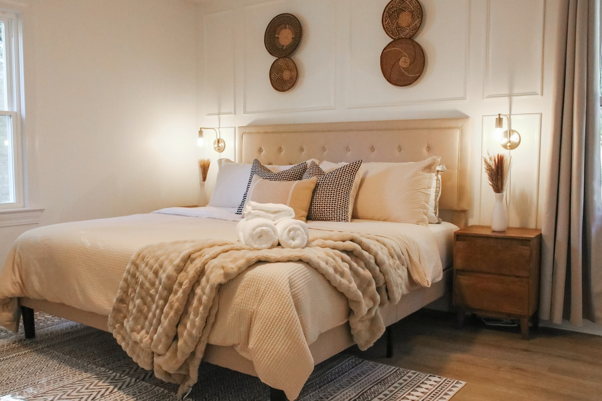 Relax in the Luxurious Boho inspired Master Suite with a heavenly mattress and high quality soft cotton sheets and bedding. Our King Room is the perfect place to relax. There is a Roku TV to help unwind before you get caught up on your rest.