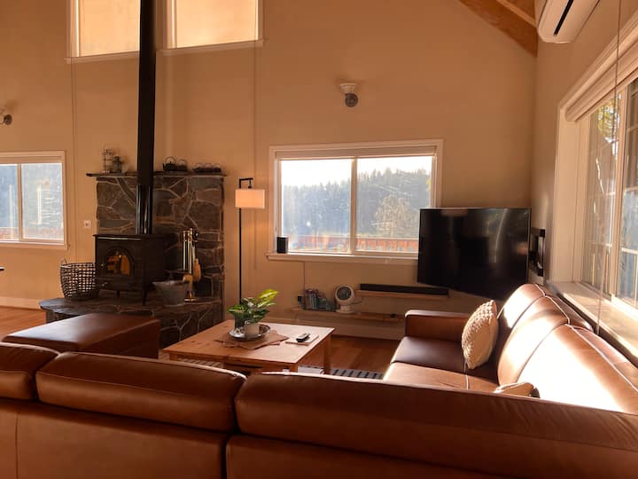 Mountain Top Cottage | Scenic Views | Entire Home - Twain Harte, CA