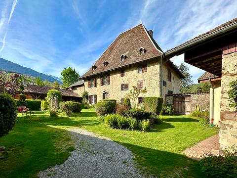120 m2 apartment in a residence in the village center