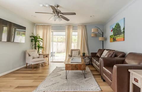 Woodlands Escape: Come to Relax.