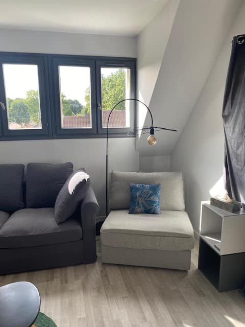 Annonce Airbnb populaire: Charming quiet studio private parking à Évreux