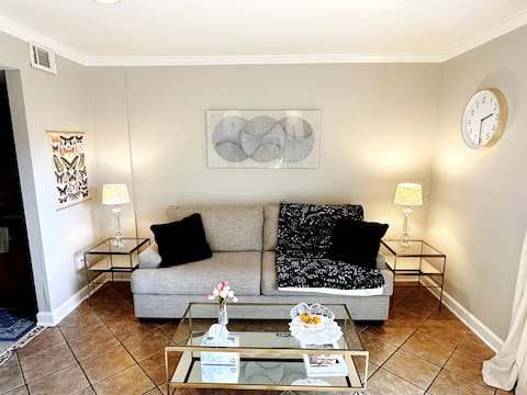 Herndon Townhouse 10-min to Dulles Airport/Metro