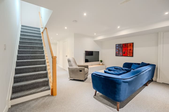 Beautifully Designed 3BR House – Sleeps 6! gallery image 4