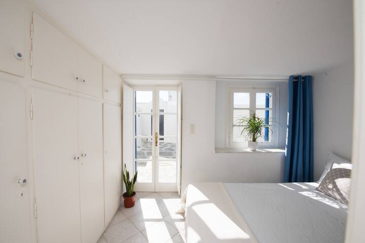 Eleanna’s 2 bedroom Seaview Home gallery image 2