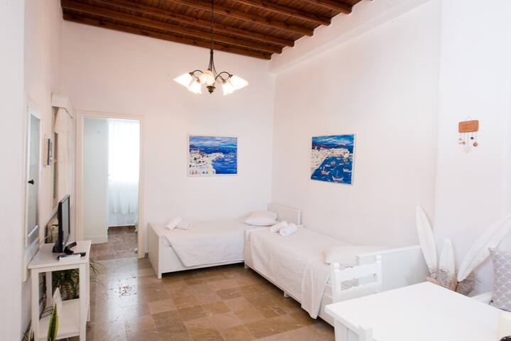 Eleanna’s 2 bedroom Seaview Home gallery image 3