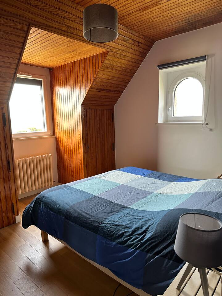 Chambre du 1er étage, lit double 160 x 200, 2 fenêtres