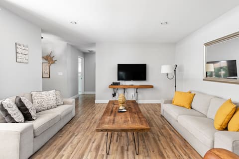 Carmel Near Arts Dist. & Grand Park, Pets Welcome