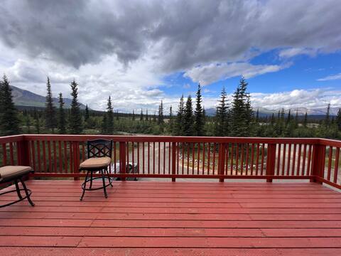 Cozy Cantwell Retreat with Denali & Aurora Views
