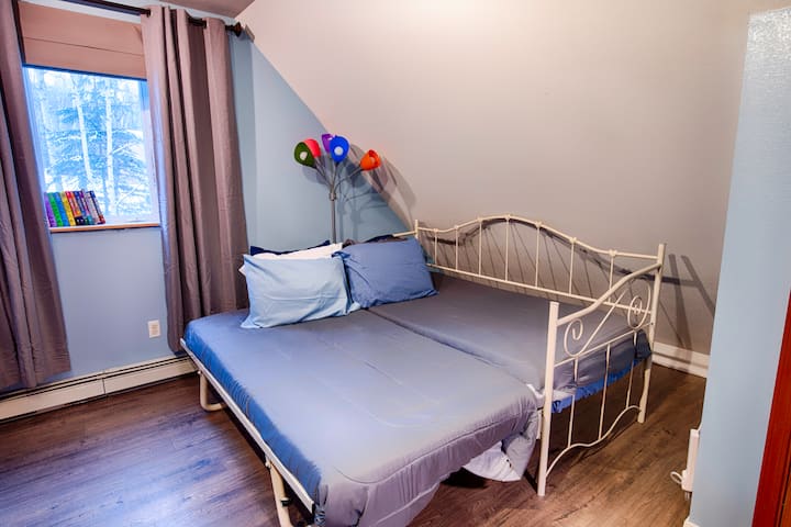 Krevat dopio në konfigurimin "king"