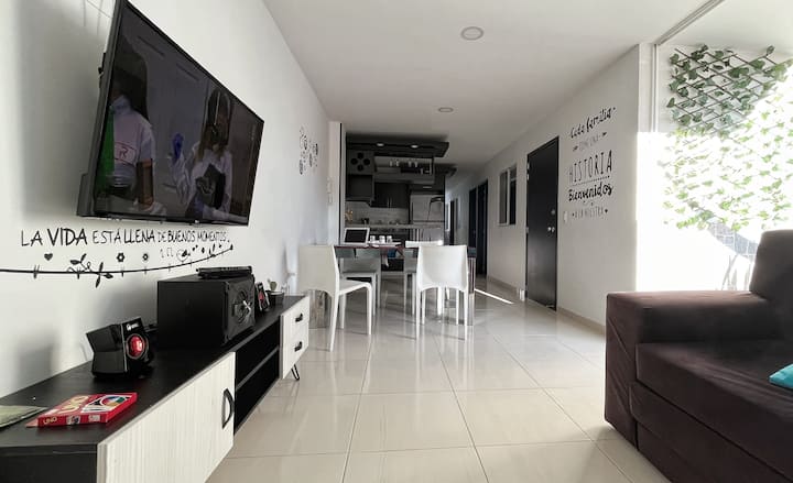 房间宽敞舒适，旨在放松身心，分享特殊时刻。 这里氛围温馨舒适，您可以享受热闹的对话，也可以休息、看电视或阅读书籍。