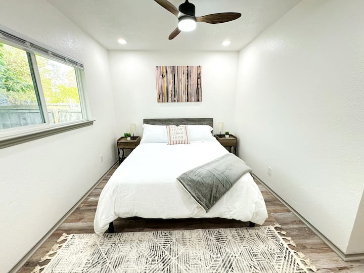 Schlafzimmer 2 mit Queensize-Bett