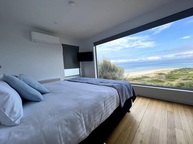 Three Little Birds at Freycinet Ocean Beach Views gallery image 5