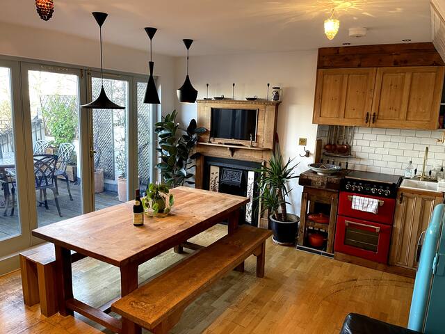 The Lookout: London’s Panoramic 3 Bed gallery image 2