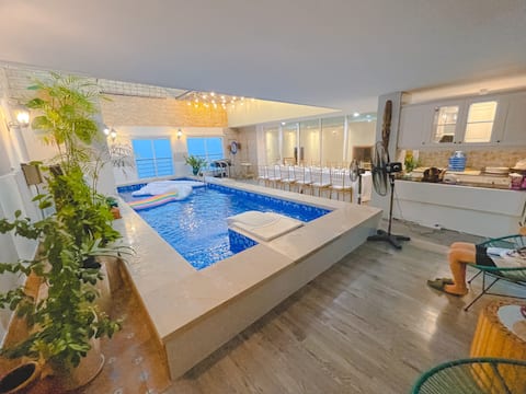 Double Penhouse 86 - 2 Pool Private - Central City