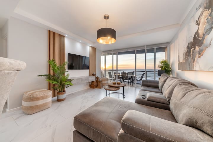 Beautiful 3 bed apartment with sea views