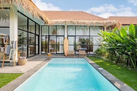 *Tropical 3 Bed Villa* Between Perenenan - Canggu