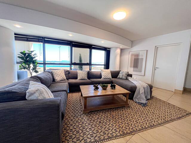 3-Bed Beachfront Apartment Right on The Water gallery image 4