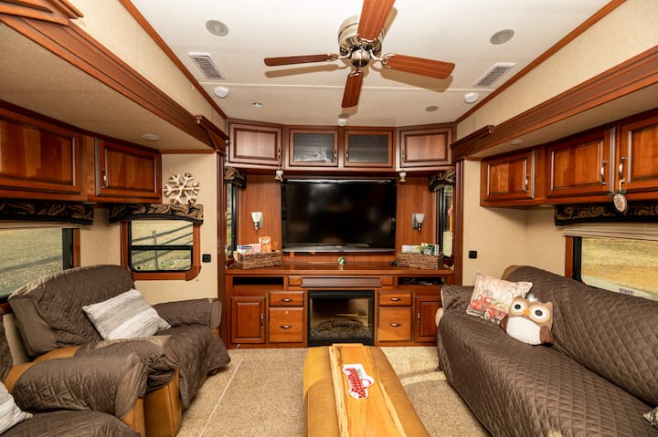 Farmcharm Rv | A Glamping Retreat Near Memphis, Tn - Lakeland, TN
