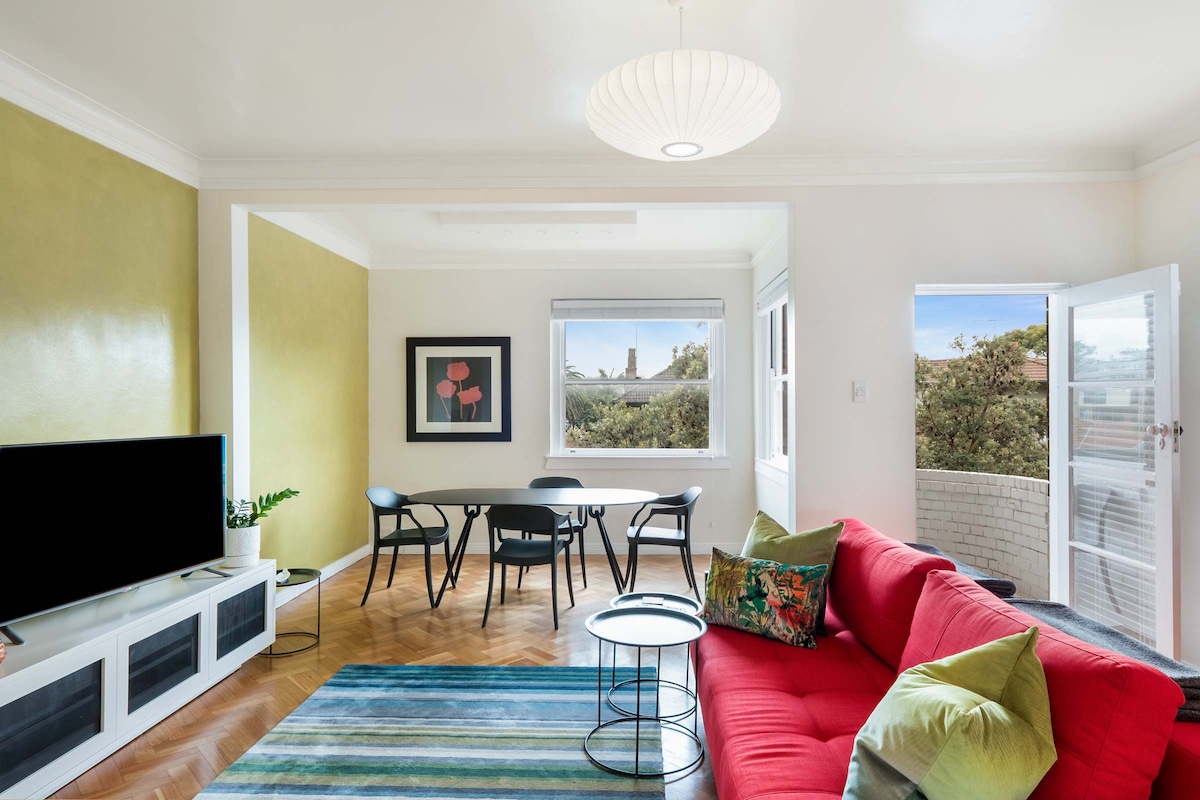 Successful Airbnb property: Sunny clean Bondi Beach+Parking, Bondi Bliss in Bondi Beach