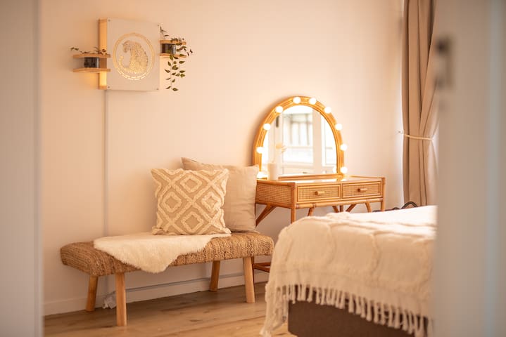 Mountain Views | Central | Garden | Pool | Parking gallery image 2