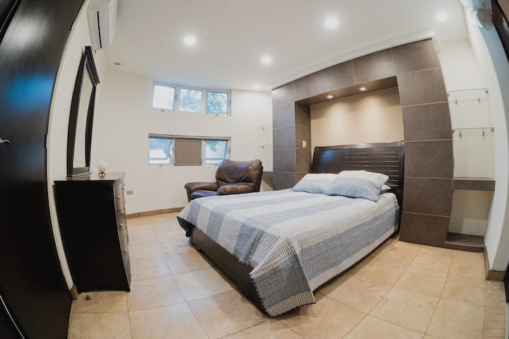 Guest room.