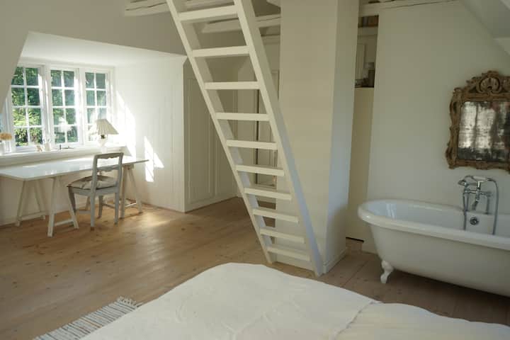 ワークスペット、ロフトへのはしご、お部屋のお部屋はお手続きください。