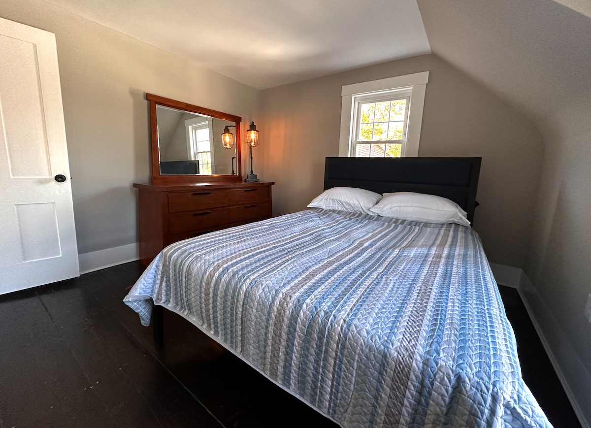 Spavaća soba 2 od 4, bračni krevet (širine 150-179 cm), 2. kat