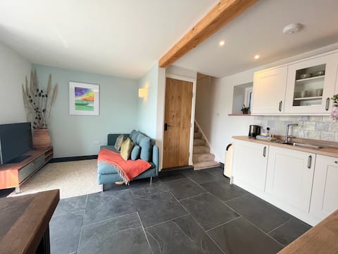 Top Airbnb: Charming Cottage ideal for dog lovers & surf trips in Newquay