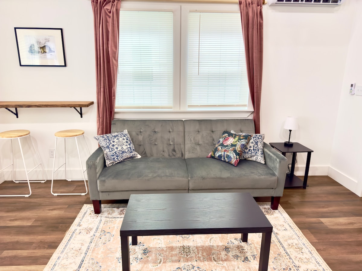 يمكن طي الأريكة إلى السرير لشخص واحد