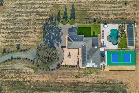 Luxury 4 Acre Estate - Pickleball, Pool, Game Room