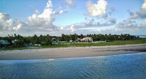 House facing the sea, with a swimming pool, 5 en-suites, on Itaparica Island